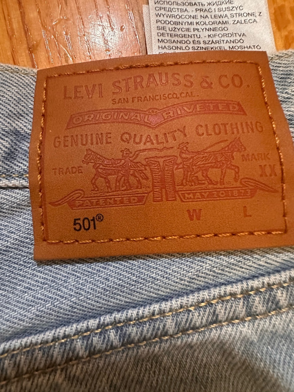 Levi's 501 shorts  denim with a distressed, raw frayed hem size 31(j6) - Picture 5 of 10
